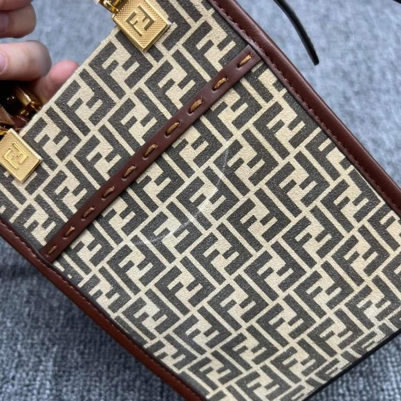 100% Authentic Fendi Shoulder Bag - Picture 4 of 16